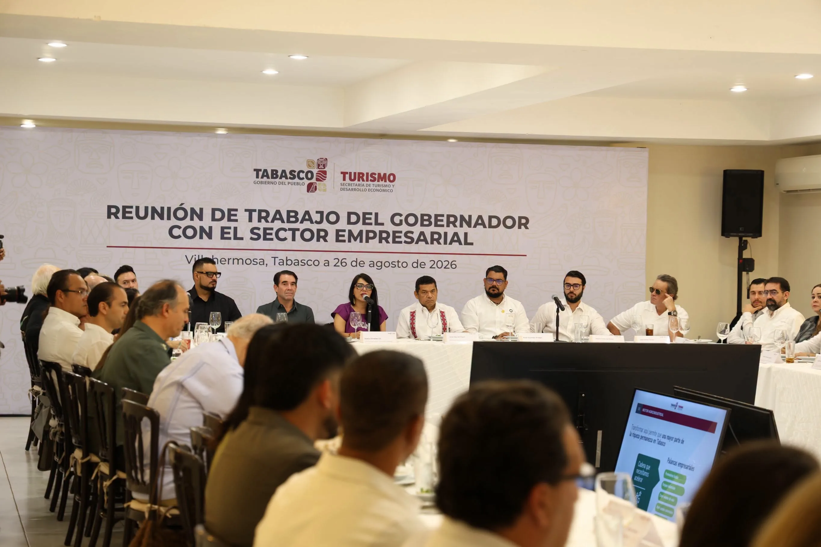 Presenta Katia Ornelas Ruta Estratégica de Inversión ante el Gobernador Javier May y el Sector Empresarial
