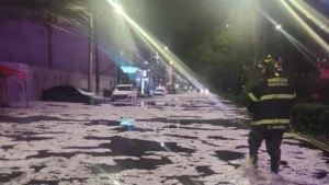 Tormenta con granizo provoca inundaciones y afectaciones en distintos puntos de CDMX