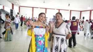 Tandas para la Mujer impulsa a artesana de Cunduacán a preservar el traje típico tabasqueño