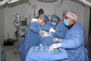 Realizan jornada quirúrgica para 23 pacientes en hospital comunitario de Jonuta