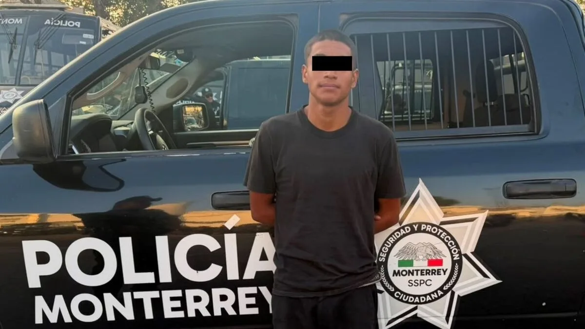 Detienen a joven en Monterrey por conducir motocicleta con reporte de robo