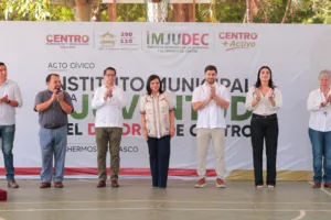 Yolanda Osuna refrenda compromiso con valores cívicos durante honores a la Bandera