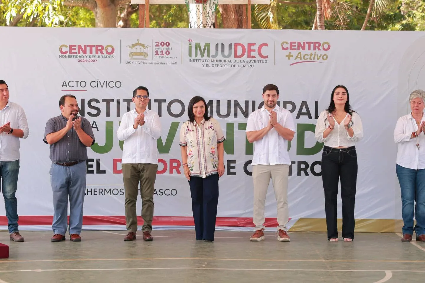Yolanda Osuna refrenda compromiso con valores cívicos durante honores a la Bandera