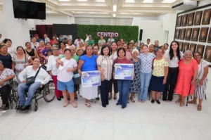 Impulsan a mujeres de Centro con entrega de máquinas de coser