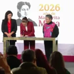 Sheinbaum firma decreto para limitar la reserva discrecional de información gubernamental