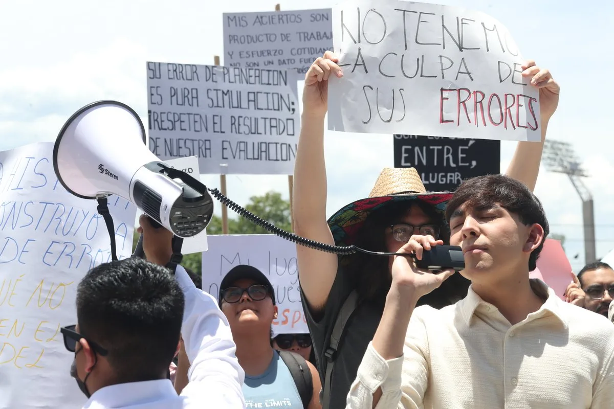 Aspirantes aceptados en la UNAM promueven amparos contra cancelación del examen