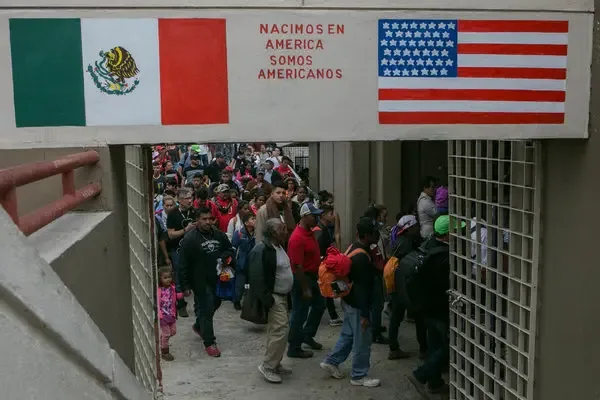 Aumentan detenciones de migrantes en aeropuertos de Estados Unidos
