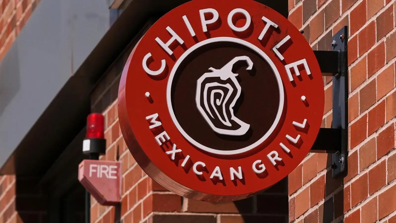 Chipotle retira jalapeños por investigación relacionada con salmonela