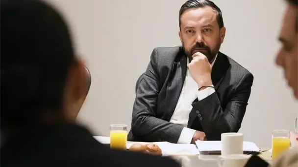 Arturo Ávila considera suficientes las disculpas tras comentarios sobre adultos mayores