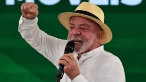 Lula asegura que Brasil defenderá sus elecciones ante cualquier intervención externa