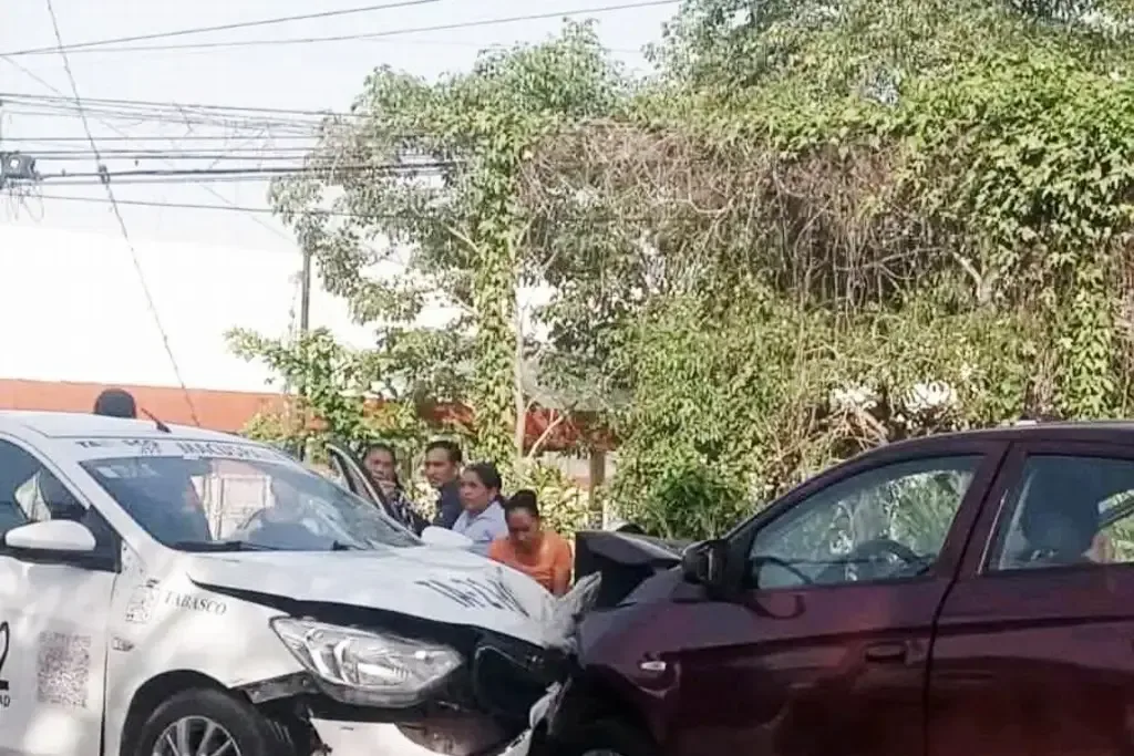 Accidente en Macuspana deja dos personas lesionadas
