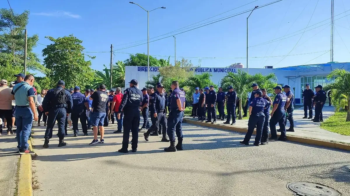 Policías de Nacajuca exigen pago de seguros y mejores condiciones laborales