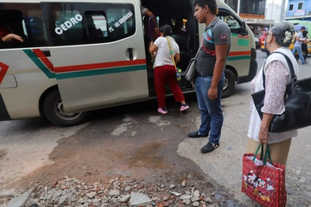 SEMOVI acumula 40 quejas por cobros irregulares y maltrato en el transporte público