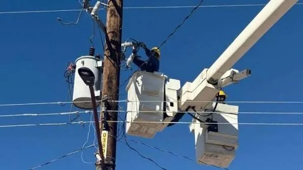 Vecinos de La Lima acumulan horas sin luz y exigen respuesta inmediata de CFE