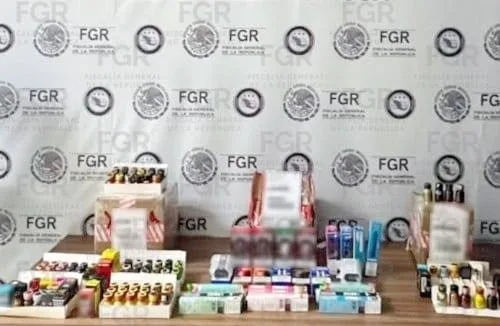 FGR asegura 24 vapeadores y 112 presuntos “poppers” en paquetería de Tabasco