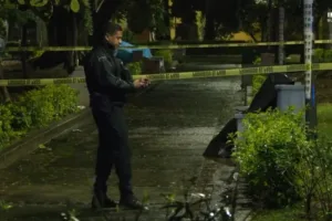 Muere hombre sentado en una banca de un parque en Guadalajara