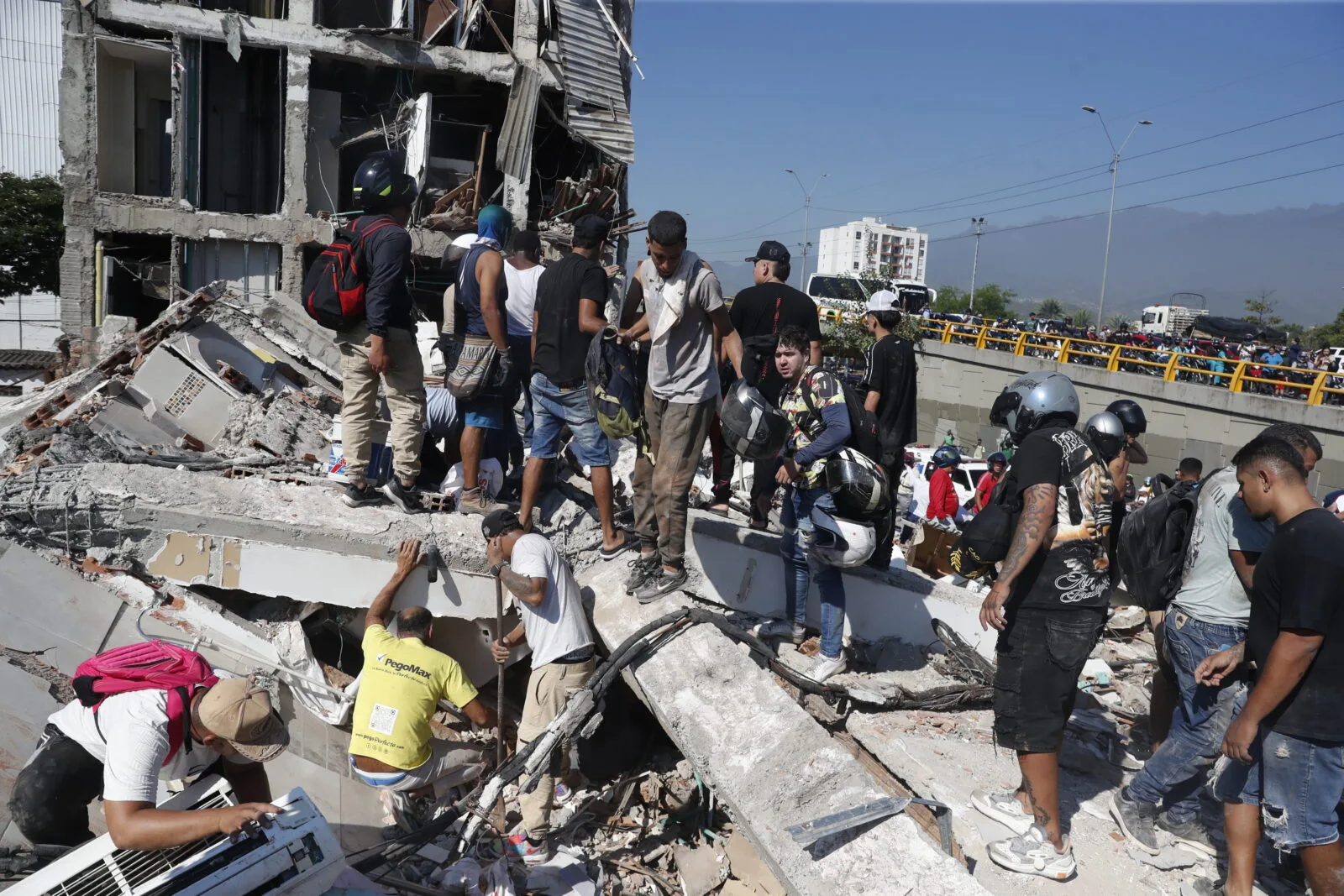 Terremoto en Colombia deja 281 muertos y 379 desaparecidos