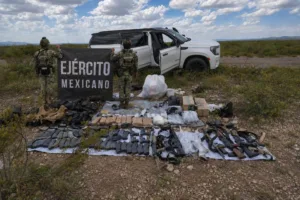 Detienen a cuatro personas con arsenal y droga en Mapimí, Durango
