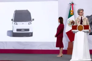 Presentan prototipo de vehículo eléctrico Olinia para carga