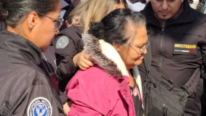 Familiares de doña Carlota protestan por segunda suspensión de audiencia