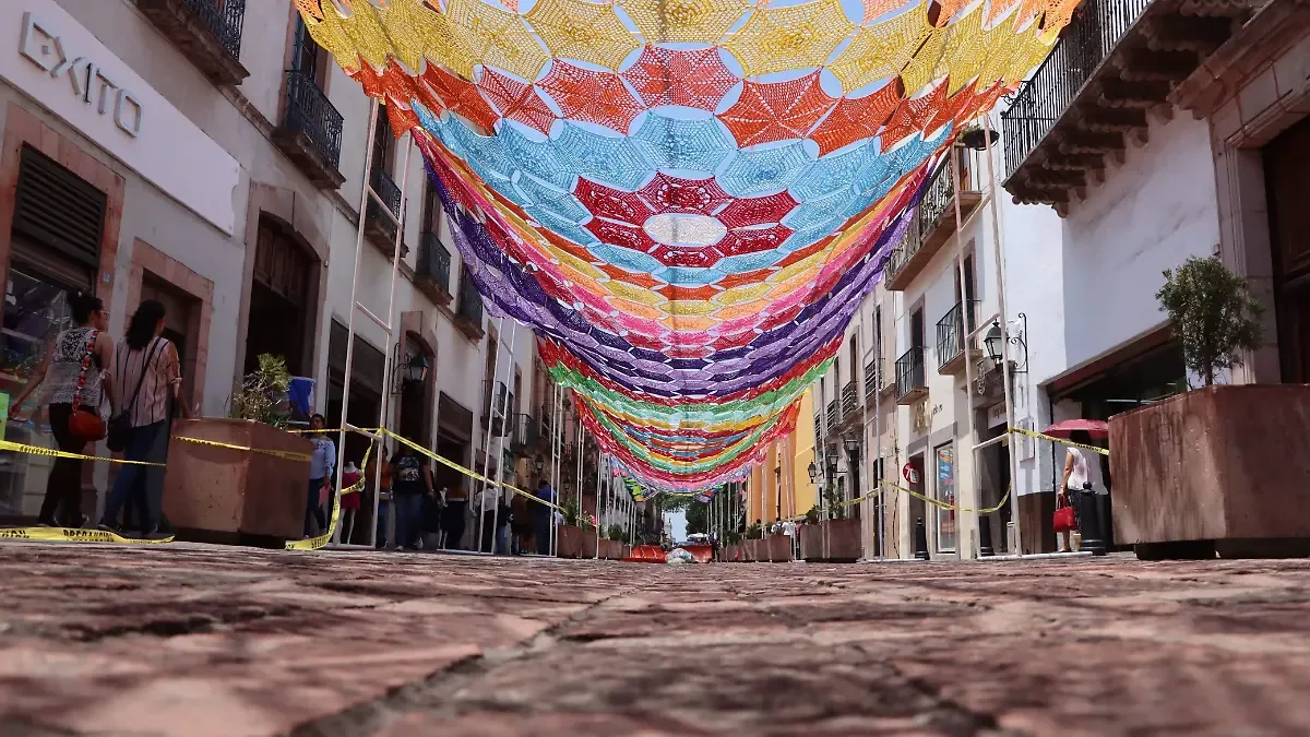 Centro renta adornos patrios para reducir costos durante septiembre