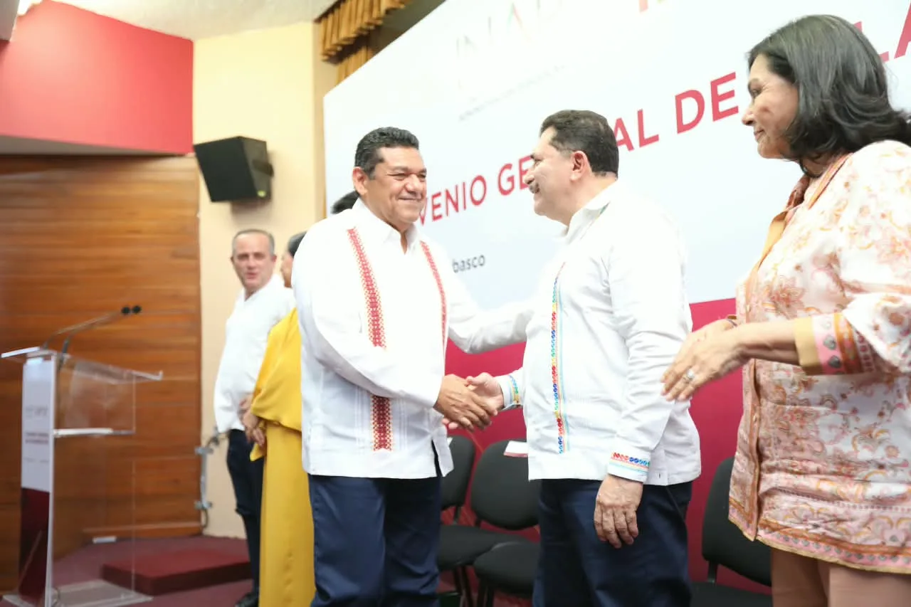 Servidores públicos deben estar preparados y sensibles a las necesidades de la población: Javier May