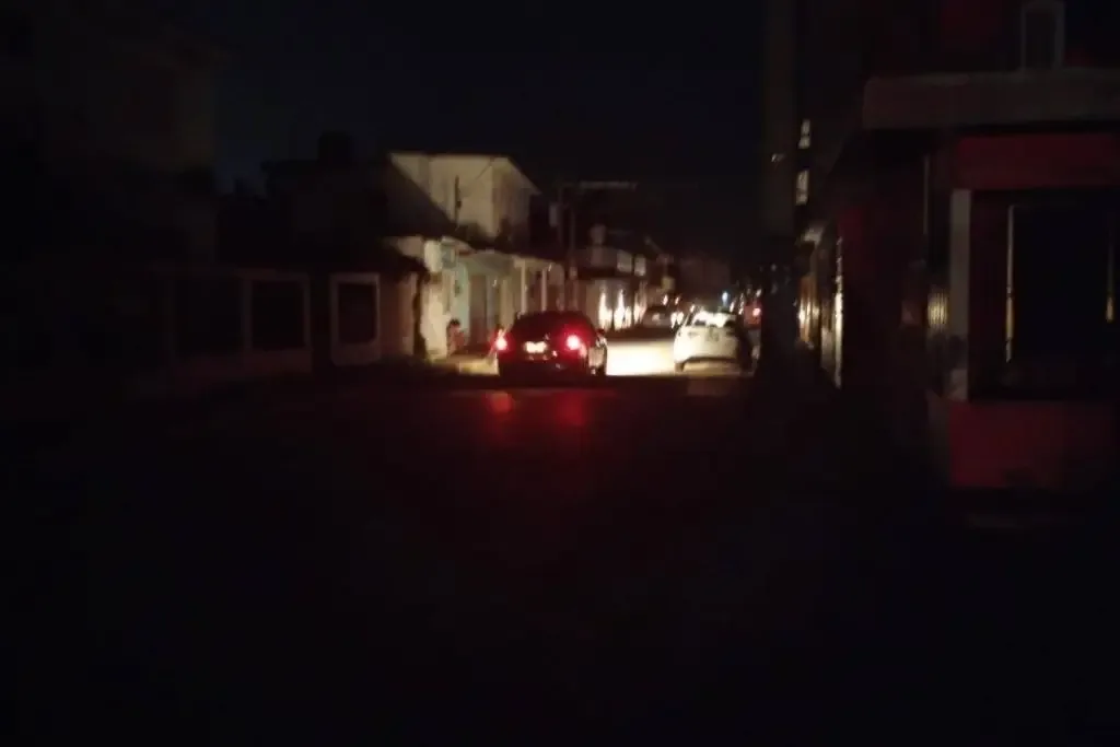 Mega apagón afecta a distintas zonas de Tabasco durante la noche