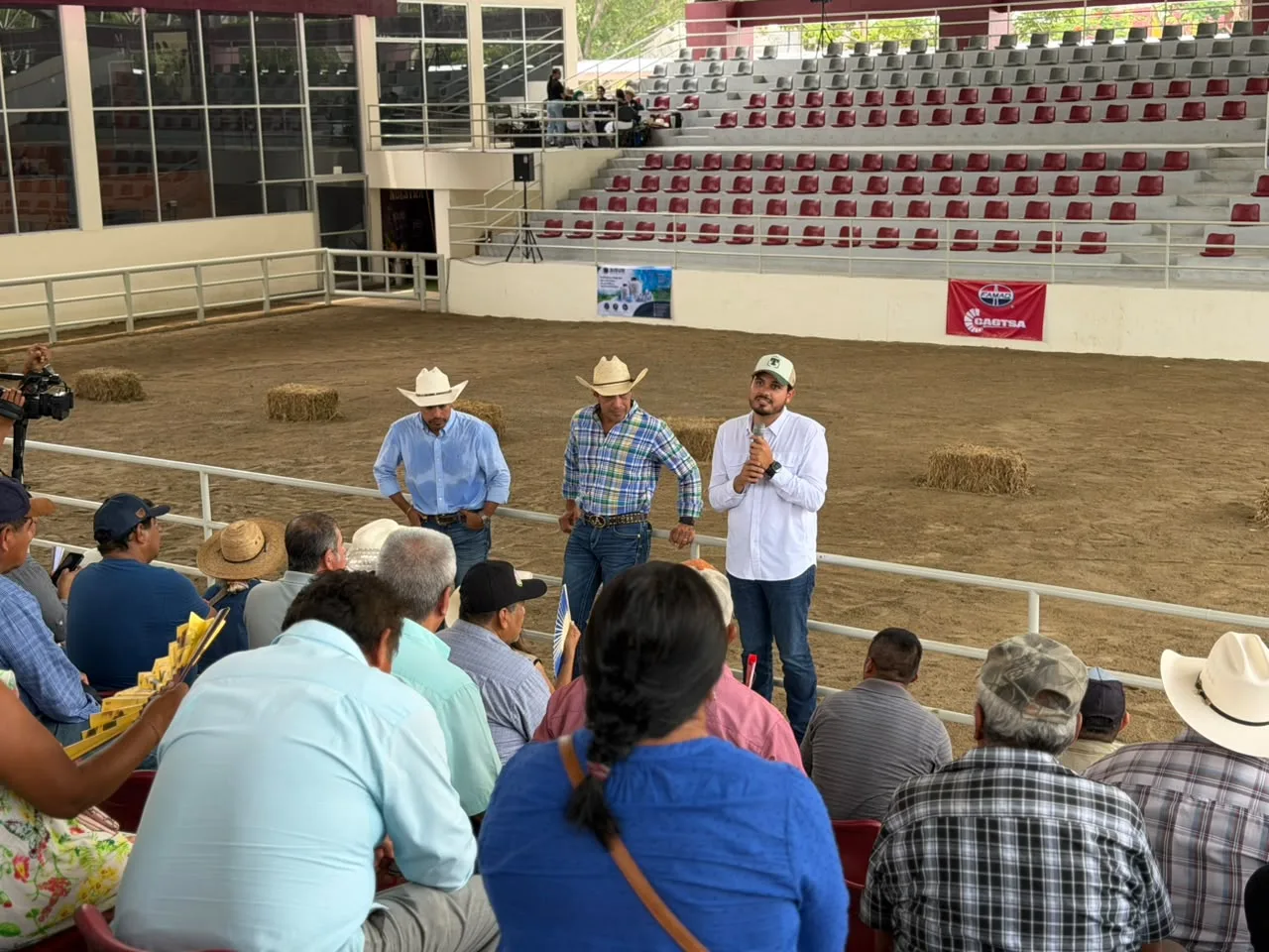 Acercan a pequeños ganaderos de Tabasco al mejoramiento genético del ganado Cebú