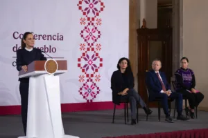 Sheinbaum propone que presidentes y gobernadores renuncien a cualquier otra nacionalidad