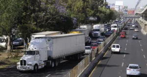 Falta de señalización puede costar hasta 123 mil pesos a transportistas en Villahermosa