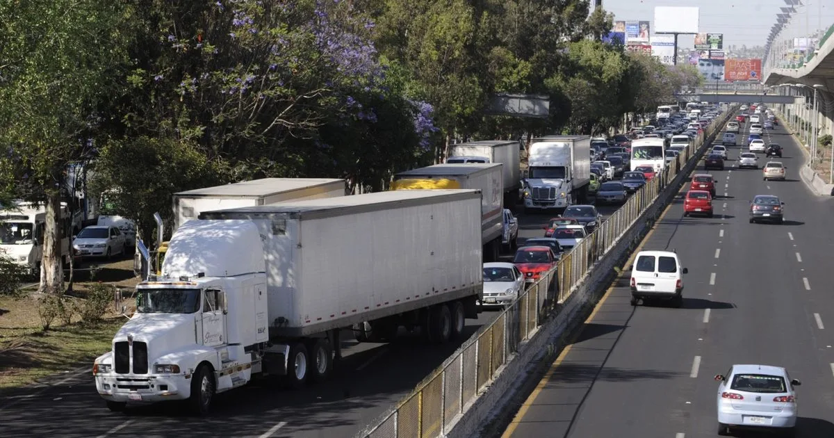 Falta de señalización puede costar hasta 123 mil pesos a transportistas en Villahermosa