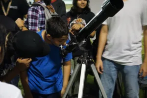 Más de 500 personas disfrutaron el eclipse lunar en una noche de ciencia en Tabasco