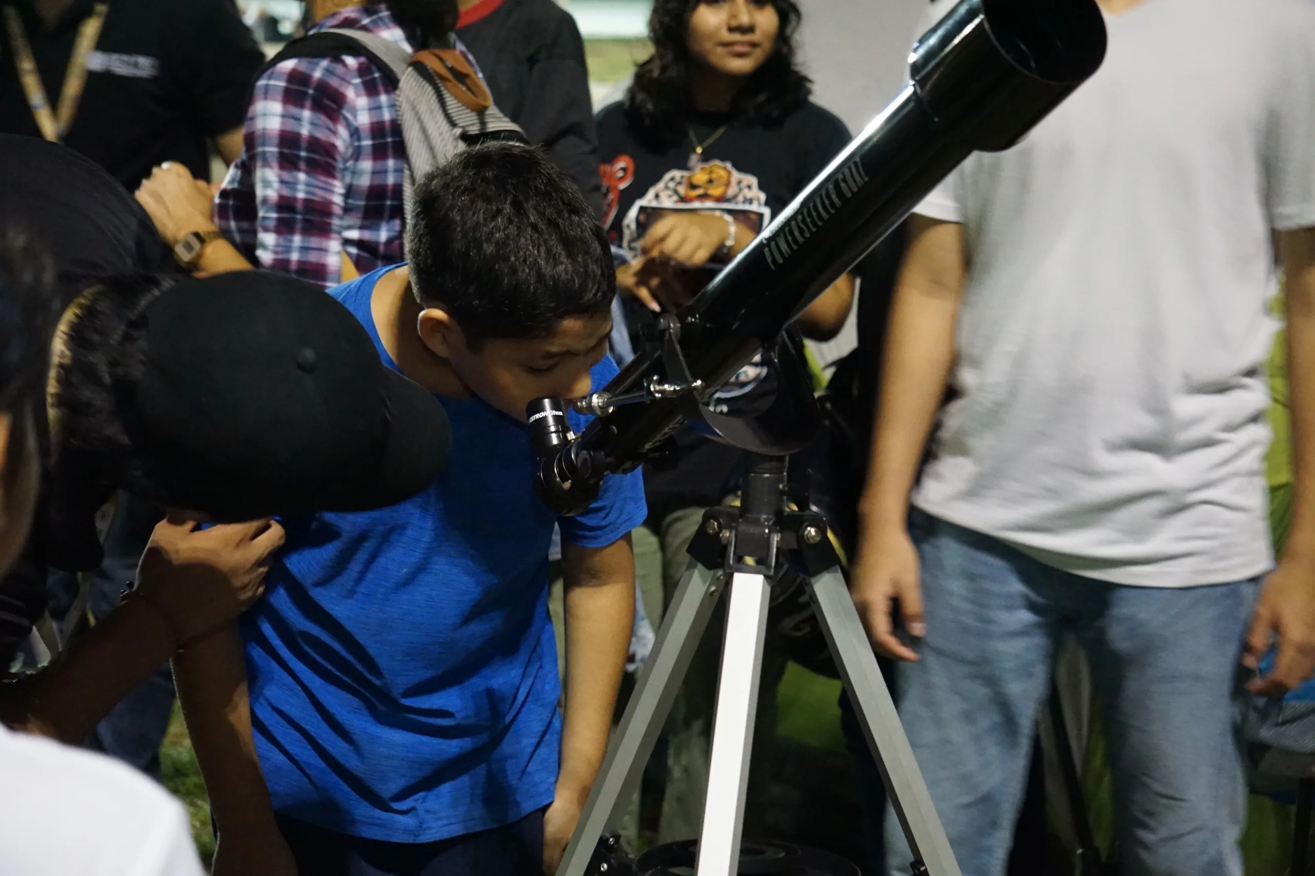 Más de 500 personas disfrutaron el eclipse lunar en una noche de ciencia en Tabasco