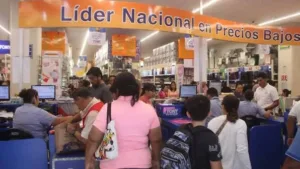 Compras de última hora saturan comercios por regreso a clases en Villahermosa