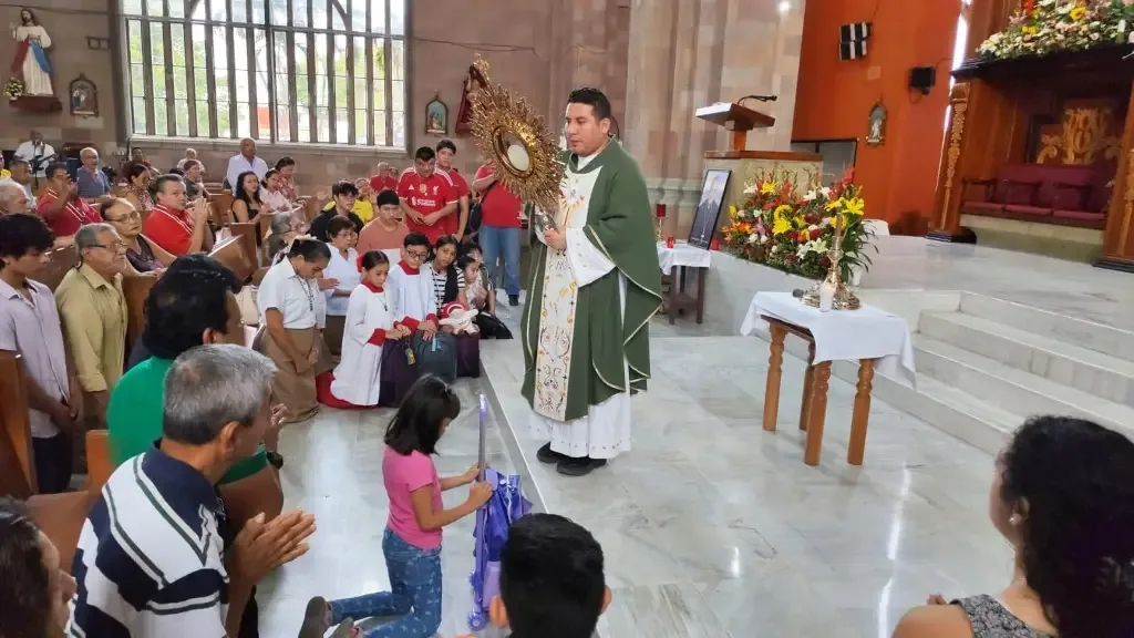 Atasta prepara tradicional bendición de mochilas previo al regreso a clases