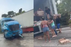 Accidente de tráiler termina con rapiña de mercancía en la Coatzacoalcos-Villahermosa
