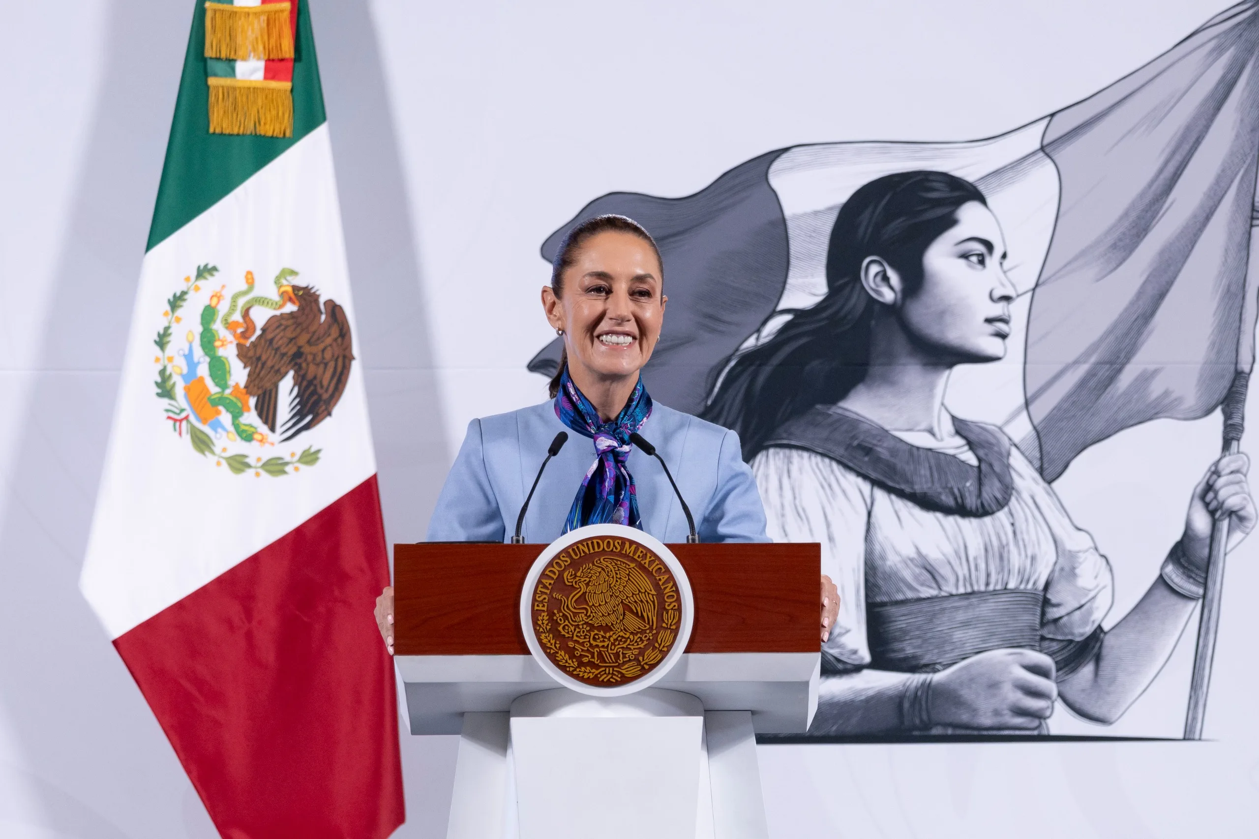 Proponen que presidentes y gobernadores renuncien a otra nacionalidad antes de competir