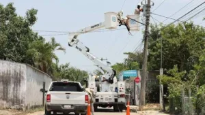 Fallas eléctricas provocan bloqueos en carreteras de comunidades de Tabasco