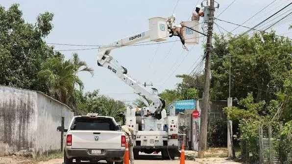 Fallas eléctricas provocan bloqueos en carreteras de comunidades de Tabasco