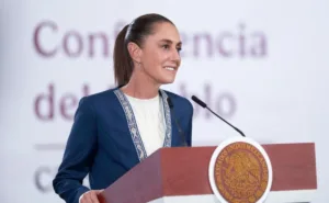 Sheinbaum llevará su conferencia matutina a una secundaria por el regreso a clases