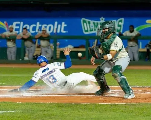 Olmecas reaccionan y empatan la Serie del Sur con dramático triunfo en 11 entradas