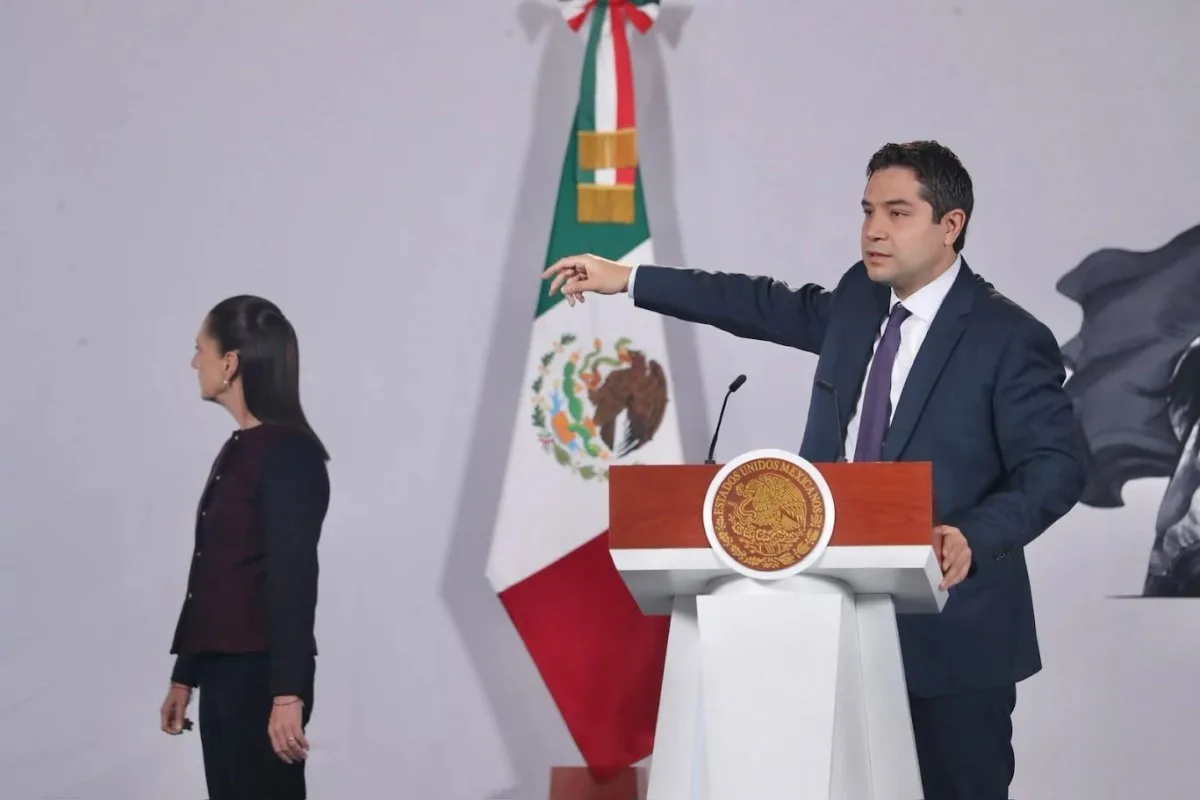 SAT bloquea más de 38 mil empresas por operaciones con facturas falsas