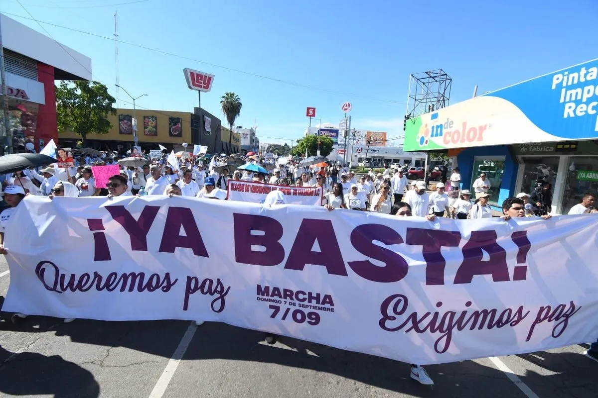 Culiacán marcha por la paz y reclama recuperar la tranquilidad