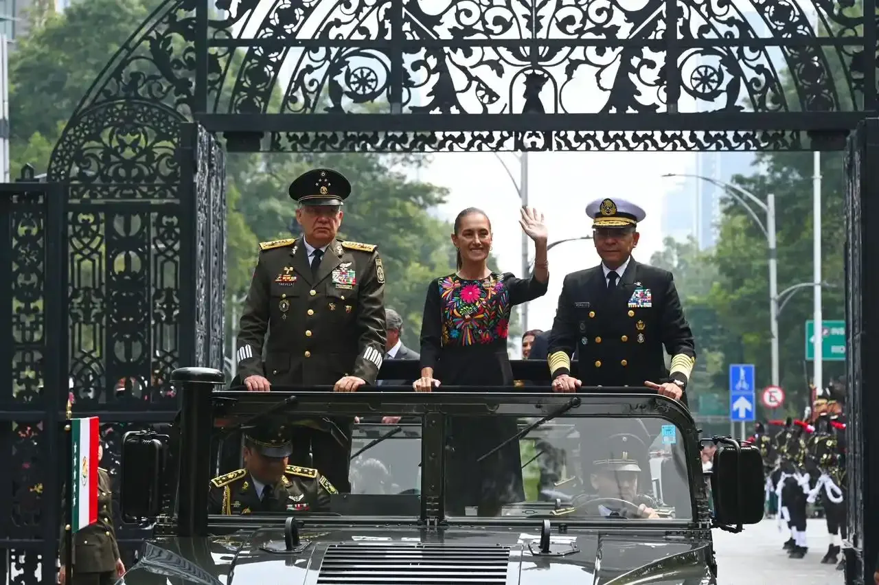 Sheinbaum encabeza homenaje a los Niños Héroes en Chapultepec