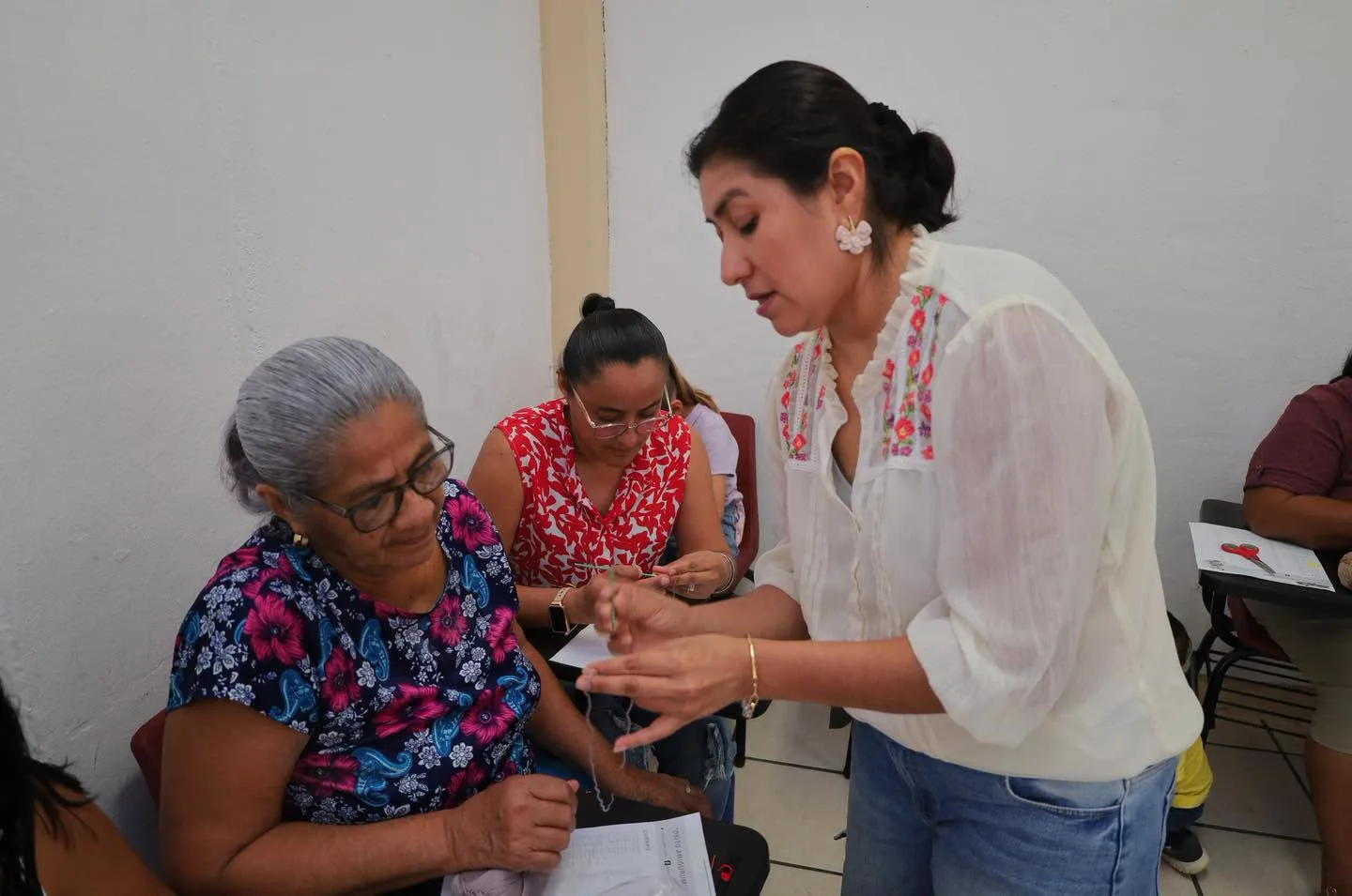 Mujeres de Centro inicia décima generación con 220 participantes