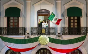 Javier May encabeza en Tabasco el Grito de Independencia ante miles de familias