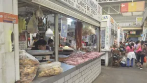 Aumento en precios frena ventas de carne en el mercado Pino Suárez