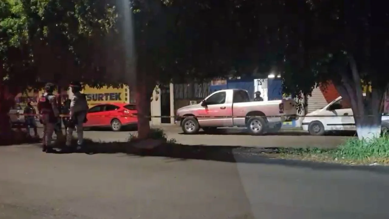 Hallan a varios hombres heridos dentro de una bodega en León; uno murió