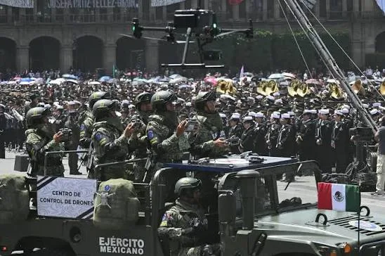 Ejército y Marina exhiben nuevas capacidades tecnológicas durante desfile de Independencia