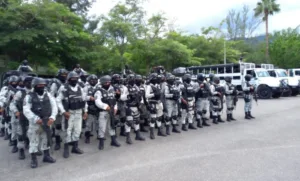 Retienen a 19 elementos de seguridad durante protestas en Guerrero